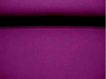 Een iets wat stugge, polyester. Geschikt voor broek of jasje. 1.50 mtr. breed. Polyester e.d.