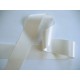 Off white satijnlint per rol van 25 meter. Een hele mooie kwaliteit dubbelzijdig satijnlint.  38 mm breed  100 % polyester