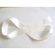 Off white satijnlint per rol van 25 meter. Een hele mooie kwaliteit dubbelzijdig satijnlint.  25 mm breed  100 % polyester
