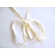 Creme satijnlint per rol van 25 meter. Een hele mooie kwaliteit dubbelzijdig satijnlint.  10 mm breed  100 % polyester