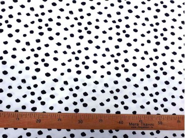 Een witte tricot met zwarte vlekjes. Oekotex stoffen, 95% katoen/5% elastan 1.50 mtr.breed