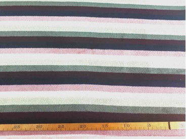 Een super zachte coral fleece met een 6 kleurige breedte streep.  De streepjes zijn circa 15 mm. breed. 100% polyester 1.60 mtr.