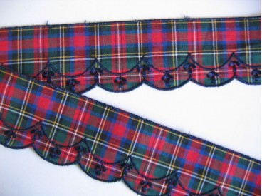 Sierkant Schotse ruit met zwart borduursel stukje van 170cm