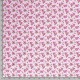 Een oudroze poplin/katoen met rood/roze roosjes. 100% Katoen 1.45 mtr. br. 110 gram p/m2