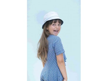 Poplin/katoen met een oudblauw blad motief. 100% katoen 1.45 mtr.br. 110 gram p/m2