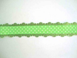 Limekleurig sierband met stip en aan beide zijde een appelgroen geplakt mini kantje. 25 mm. breed  Door het opgeplakte kantje is