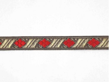 Goudkleurig sinterklaasband met een rode  ruit. Uitstekend geschikt voor Sinterklaaspakken en Zwarte Piet kleding. 15 mm. breed