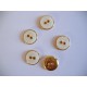 Goud/witte kunststof bruids knoop. 18mm. doorsnee.