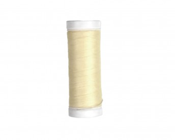  Synka naaigaren. Zachtgeel 200 mtr. polyester allesnaaigaren.