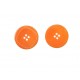 Grote knoop 4 gaats. Oranje, iets gemeleerd. Doorsnee: 38 mm. Ronde kunststof knoop met vierkante groef, met afgeronde hoeken.