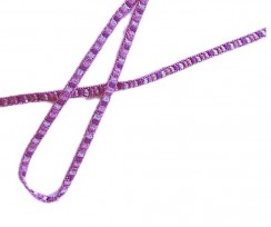 Driekleurig paars smal geblokt sierlint. 3 mm breed. 100 % pes.