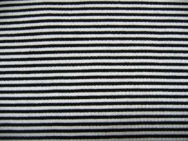 Zwart/wit gestreept boordstof. rond gebreid.Dubbel 38 cm. breed 95%katoen/ 5%lycra De streepjes zijn 3 mm. breed 