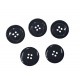 Zwarte kunststof knoop 4- gaats  Glanzend zwart met een opstaande rand.  25 mm doorsnee