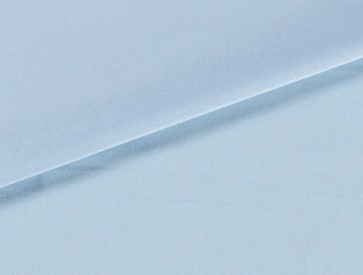 Effen katoen lichtblauw.  Cretonne stof. Deze stof voelt zacht en stevig aan. 100% katoen  1,45 mtr breed 130 gram/m2