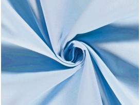 Effen katoen lichtblauw.  Cretonne stof. Deze stof voelt zacht en stevig aan. 100% katoen  1,45 mtr breed 130 gram/m2