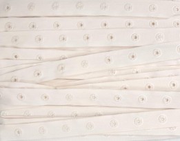 Drukkertjesband heel lichtcreme  18 mm breed  41 drukkertjes op 1 meter