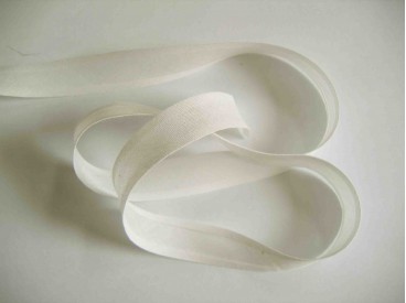 Offwhite katoen biaisband van 2 cm. breed.