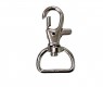 Musketonhaak met rechte bovenzijde. Zilverkleurige draaibare haak. De binnenkant is 2 cm breed. Totale grootte is 24 x 43 mm.