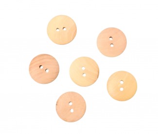 Houten knoop glad, 2 gaats  Doorsnee ongeveer 20 mm.  Heel lichtbruine tinten met nerven. 