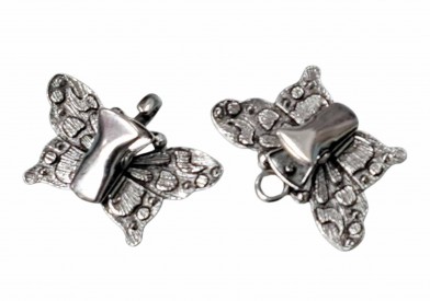 Vestsluiting oudzilver met stevige knijpers  Vlinder met grote stippen  Metaal  Afmetingen:  ongeveer 72 x 17 mm