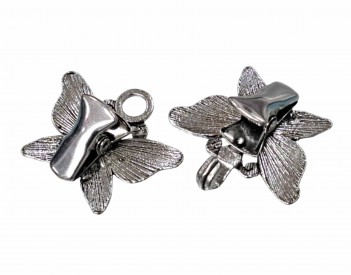 Vestsluiting oudzilver met stevige knijpers  Vlinder met mini stipjes  Metaal  Afmetingen:  ongeveer 55 x 36