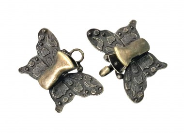 Vestsluiting oudbrons met stevige knijpers  Vlinder met grote stippen  Metaal  Afmetingen:  ongeveer 72 x 17 mm