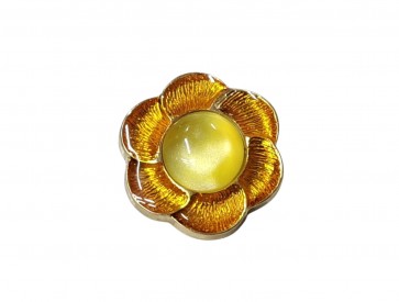 Goudkleurige kunststof bloemknoop op een steeltje  Met 2 kleurige gele bloem  Doorsnee ongeveer 18mm.