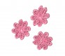 Een opnaaibare roze bloemapplicatie  Doorsnee ongeveer 24 mm