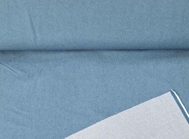 Een mooie midden jeansblauwe stretch jeans.  48% katoen, 48% polyester,  4% elastan  1,40 mtr breed  280 gram p/m2