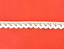 Ecru kantklos kant van 15 mm  breed  100% katoen