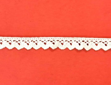 Ecru kantklos kant van 15 mm  breed  100% katoen