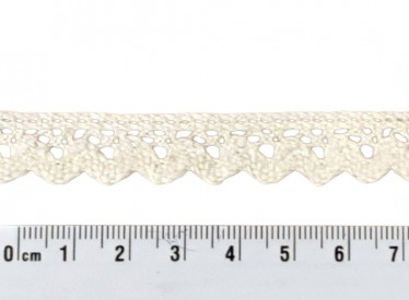 Ecru kantklos kant van 15 mm  breed  100% katoen