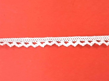 Wit kantklos kant van 11 mm. breed  100% katoen