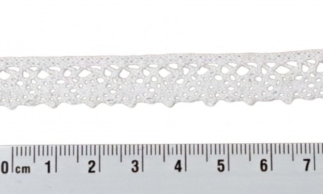 Wit kantklos kant van 13 mm breed  100% katoen