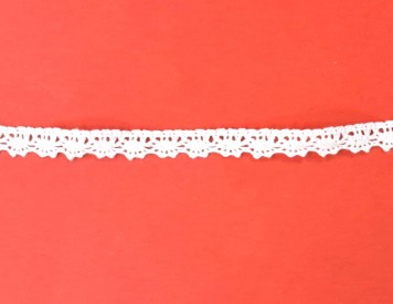 Wit kantklos kant van 10 mm breed  100% katoen