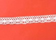 Wit kantklos kant van 20 mm. breed  100% katoen
