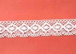 Wit kantklos kant van 32 mm. breed  100% katoen