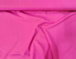 Batist stof effen fuchsia. 100 % katoen  70 gram/m2  140-150 cm breed