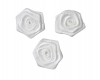 Corsage. Een witte opnaaibare roos applicatie  Doorsnee ongeveer 30 mm  Deze roosapplicaties worden per stuk verkocht