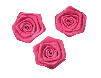 Corsage. Een fuchsia opnaaibare roos applicatie  Doorsnee ongeveer 30 mm  Deze roosapplicaties worden per stuk verkocht