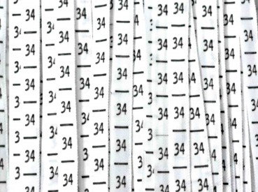 Maatlabel band wit. Maat 34  Maatlabel lint 10 mm breed  Meer dan 60 maatlabel getallen per meter  De prijs is per meter en "1" 