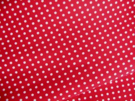 Rode katoen met een witte ministip.  100% katoen.  1.40 mtr.br.
