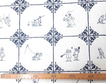 Linnen Delftsblauw met zwarte oud Hollandse kinderspelen. De ruit is 10 x 10 cm. 100% Linnen 1.40 mtr.br.