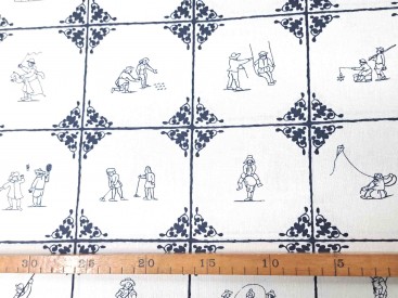 Linnen Delftsblauw met zwarte oud Hollandse kinderspelen. De ruit is 10 x 10 cm. 100% Linnen 1.40 mtr.br.