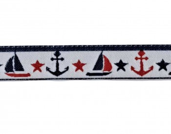 Sierband met blauwe randen, zeilboten, ankers en sterretjes.   Rood, wit en blauwe kleuren op een witte achtergrond.  Breed:  12