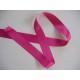 Donker pinkkleurig satijnlint double face van 25 mm. breed.