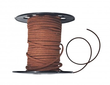 Suede koord.  Bruin  Breed: ongeveer 3 mm.