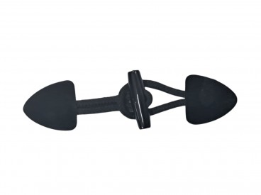 Houtje/touwtje sluiting.  Zwart  Ongeveer 15 x 4 cm.  Kunstleer.  Katoen/polyester touw.  Kunststof knoop