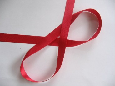 Helder rood satijnlint dubbelzijdig 1,5 cm breed