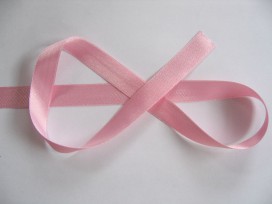 Zachtroze satijnlint dubbelzijdig 1,5 cm breed